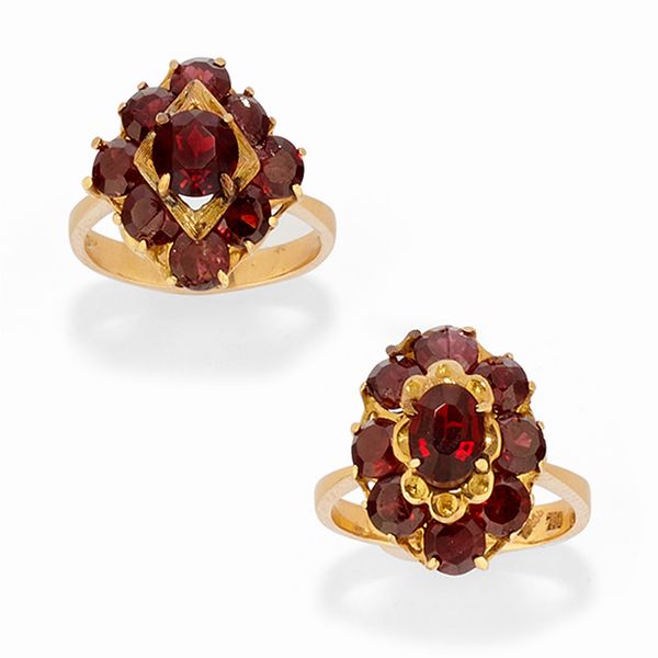 Due anelli con granati  - Asta Gioielli - Associazione Nazionale - Case d'Asta italiane