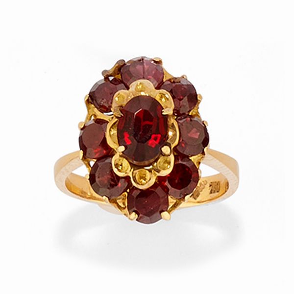 Due anelli con granati  - Asta Gioielli - Associazione Nazionale - Case d'Asta italiane