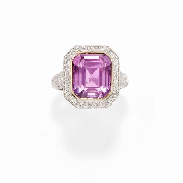 Anello con ametista  - Asta Gioielli - Associazione Nazionale - Case d'Asta italiane