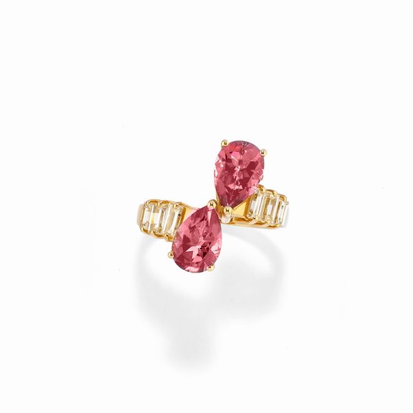 Anello con topazi rosa  - Asta Gioielli - Associazione Nazionale - Case d'Asta italiane