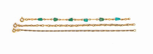 Gruppo tre bracciali in oro e turchese  - Asta Asta Gioielli e Orologi - Associazione Nazionale - Case d'Asta italiane