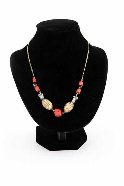 Collana in oro corallo e pietre.  - Asta Asta Gioielli e Orologi - Associazione Nazionale - Case d'Asta italiane