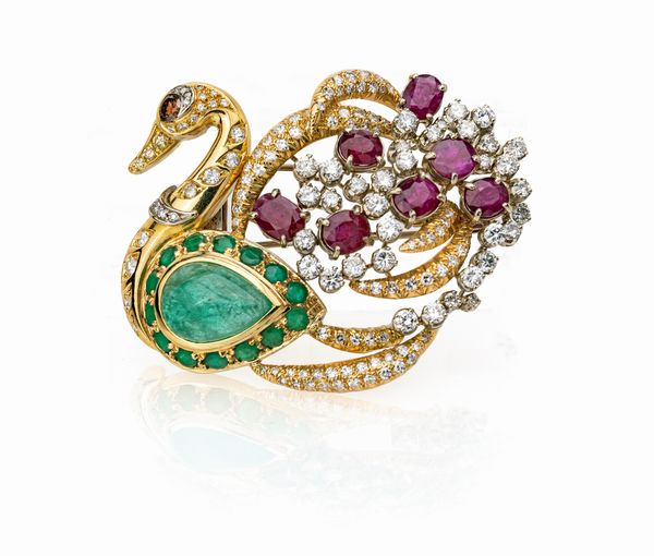 Spilla a cigno in oro, brillanti, rubini e smeraldi.  - Asta Asta Gioielli e Orologi - Associazione Nazionale - Case d'Asta italiane