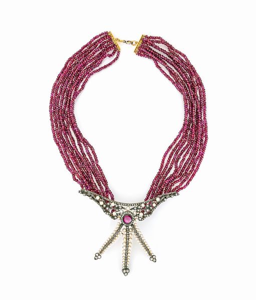 Collana con granati nobili e centrale edoardiano in oro, argento, diamanti e perle  - Asta Asta Gioielli e Orologi - Associazione Nazionale - Case d'Asta italiane