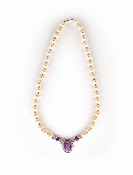 Collana di perle con centrale in oro, ametista e brillanti  - Asta Asta Gioielli e Orologi - Associazione Nazionale - Case d'Asta italiane