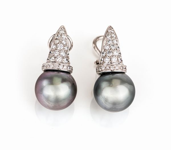 Orecchini in oro, perle Tahiti e brillanti  - Asta Asta Gioielli e Orologi - Associazione Nazionale - Case d'Asta italiane