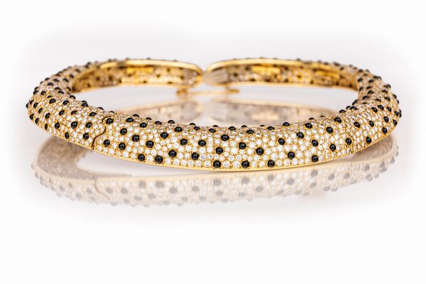 Parure a soggetto animalier di girocollo, bracciale ed anello in oro, brillanti ed onice  - Asta Asta Gioielli e Orologi - Associazione Nazionale - Case d'Asta italiane