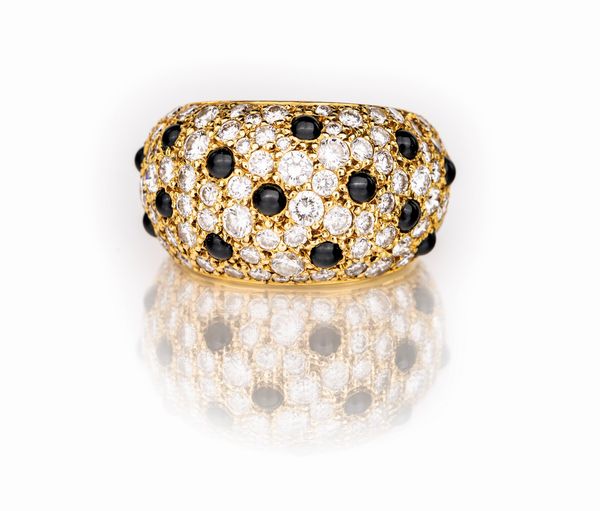 Parure a soggetto animalier di girocollo, bracciale ed anello in oro, brillanti ed onice  - Asta Asta Gioielli e Orologi - Associazione Nazionale - Case d'Asta italiane