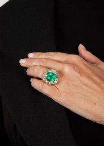 Anello in oro, brillanti e smeraldi  - Asta Asta Gioielli e Orologi - Associazione Nazionale - Case d'Asta italiane