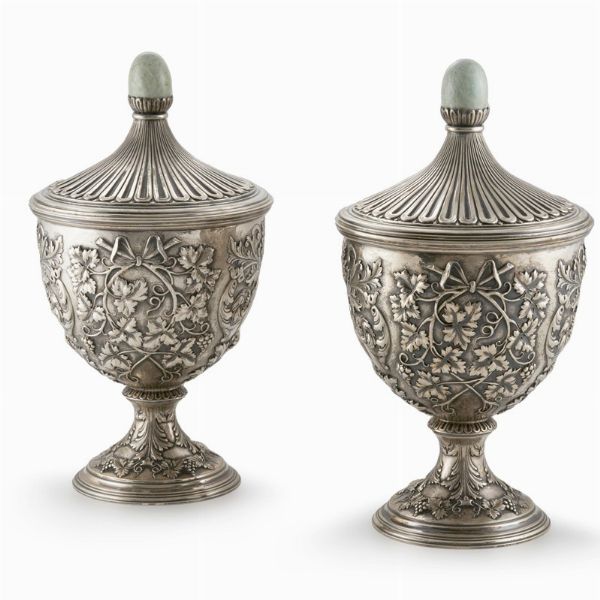 COPPIA DI COPPE CON COPERCHIO, SECOLO XX  - Asta Argenti - Associazione Nazionale - Case d'Asta italiane