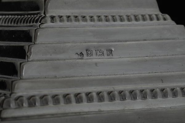 Coppia di candelieri. Birmingham 1958, argentiere Alexander Smith  - Asta L'Art de la Table - Associazione Nazionale - Case d'Asta italiane