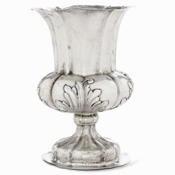 Vaso. Argenteria italiana della prima metà del XX secolo, argentiere G. Confalonieri  - Asta L'Art de la Table - Associazione Nazionale - Case d'Asta italiane