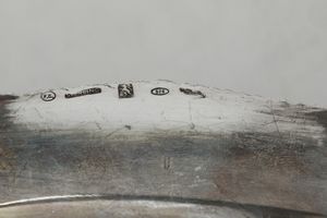 Salsiera con presentoire. Argenteria artistica milanese del XX secolo. Argentiere F.lli Cacchione  - Asta L'Art de la Table - Associazione Nazionale - Case d'Asta italiane