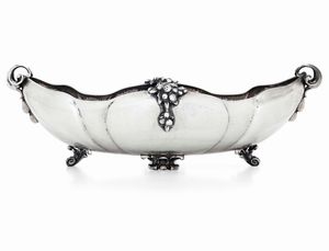 Centrotavola. Argenteria italiana della prima metà del XX secolo, marchio con fascio littorio in uso dal 1935 al 1945  - Asta L'Art de la Table - Associazione Nazionale - Case d'Asta italiane