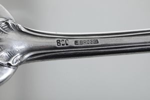 Importante servizio di posate. Argenteria milanese del XX secolo. Argentiere Broggi  - Asta L'Art de la Table - Associazione Nazionale - Case d'Asta italiane