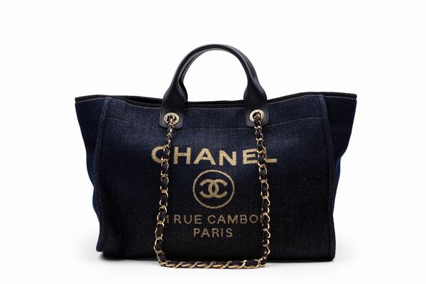 CHANEL : Borsa Deauville  - Asta Luxury Fashion - Associazione Nazionale - Case d'Asta italiane