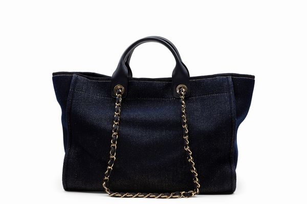 CHANEL : Borsa Deauville  - Asta Luxury Fashion - Associazione Nazionale - Case d'Asta italiane
