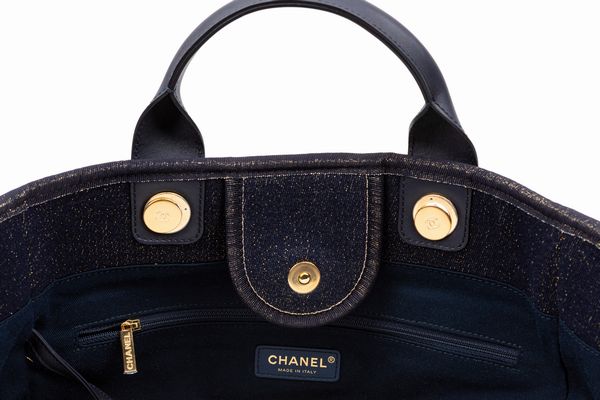 CHANEL : Borsa Deauville  - Asta Luxury Fashion - Associazione Nazionale - Case d'Asta italiane
