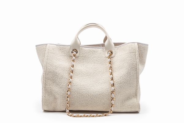 CHANEL : Borsa Deauville  - Asta Luxury Fashion - Associazione Nazionale - Case d'Asta italiane