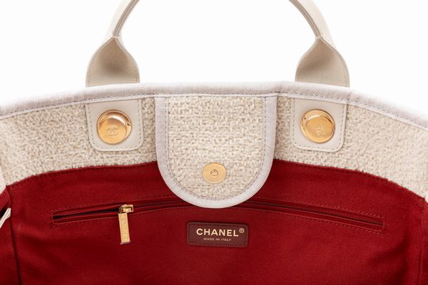 CHANEL : Borsa Deauville  - Asta Luxury Fashion - Associazione Nazionale - Case d'Asta italiane