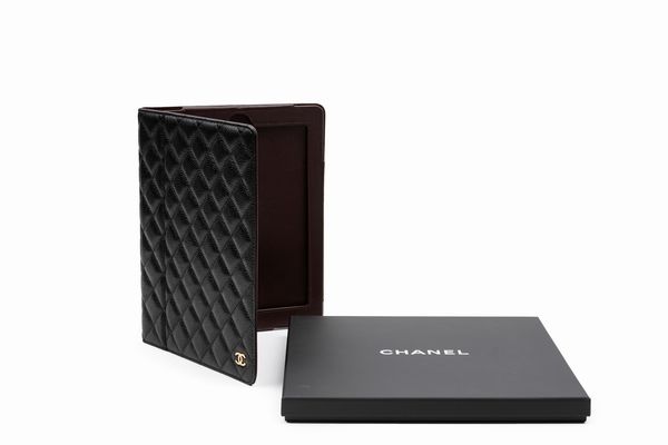 CHANEL : Porta iPad  - Asta Luxury Fashion - Associazione Nazionale - Case d'Asta italiane