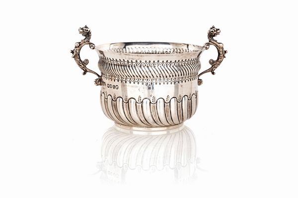 Zuccheriera biansata in argento, Londra 1884, argentiere J. R. H.  - Asta Argenti Antichi e da Collezione - Associazione Nazionale - Case d'Asta italiane