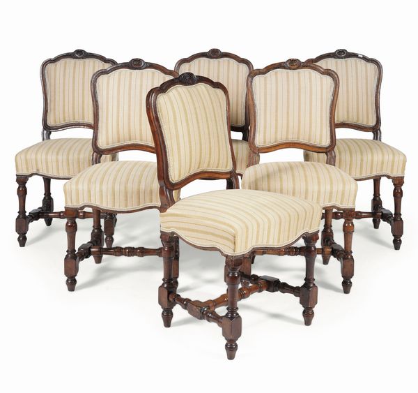 Dodici sedie in noce con gambe a rocchetto, sei antiche e sei in stile  - Asta Dimore Italiane - Associazione Nazionale - Case d'Asta italiane