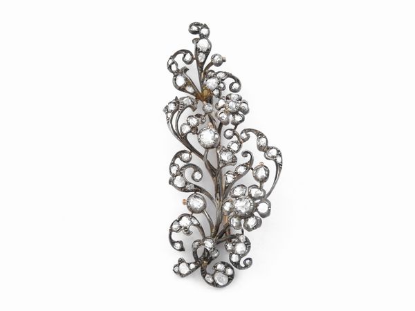 Spilla in oro giallo e argento con diamanti  - Asta Gioielli e Orologi - Associazione Nazionale - Case d'Asta italiane