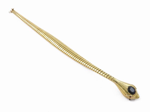 Bracciale animalier tubogas in oro giallo con zaffiro e rubini  - Asta Gioielli e Orologi - Associazione Nazionale - Case d'Asta italiane