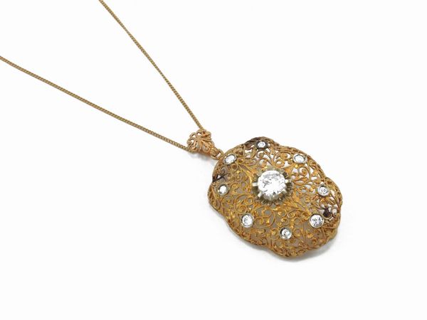 Catenina con pendente spilla in oro giallo con diamanti  - Asta Gioielli e Orologi - Associazione Nazionale - Case d'Asta italiane