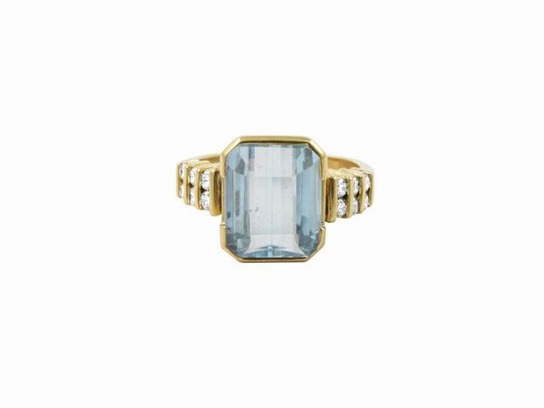 Anello in oro giallo con diamanti e acqumarina  - Asta Gioielli e Orologi - Associazione Nazionale - Case d'Asta italiane