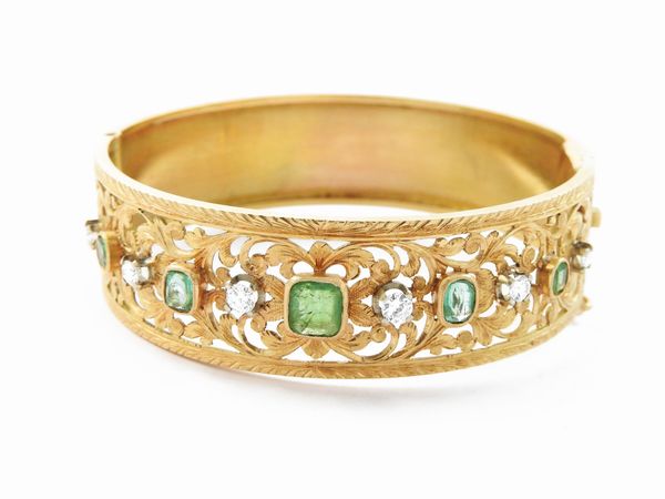 Bracciale rigido in oro giallo con diamanti e smeraldi  - Asta Gioielli e Orologi - Associazione Nazionale - Case d'Asta italiane