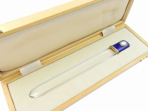 Tagliacarte in cristallo di rocca, oro giallo, argento, diamanti, pietra di luna e smalto blu  - Asta Gioielli e Orologi - Associazione Nazionale - Case d'Asta italiane