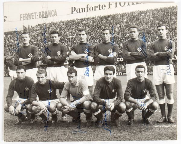 Calcio, Italia, foto squadra Fiorentina autografata 1961-62  - Asta Antique Toys & Sports Memorabilia - Associazione Nazionale - Case d'Asta italiane