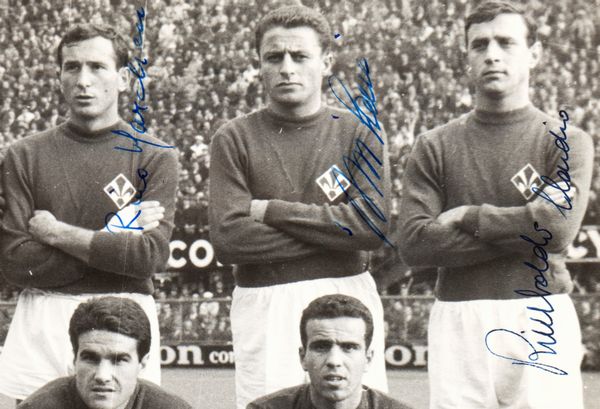 Calcio, Italia, foto squadra Fiorentina autografata 1961-62  - Asta Antique Toys & Sports Memorabilia - Associazione Nazionale - Case d'Asta italiane