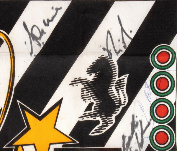 Calcio, Italia, JUVENTUS F.C. bandiera con autografi  - Asta Antique Toys & Sports Memorabilia - Associazione Nazionale - Case d'Asta italiane