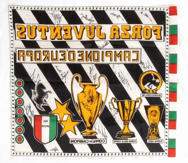Calcio, Italia, JUVENTUS F.C. bandiera con autografi  - Asta Antique Toys & Sports Memorabilia - Associazione Nazionale - Case d'Asta italiane