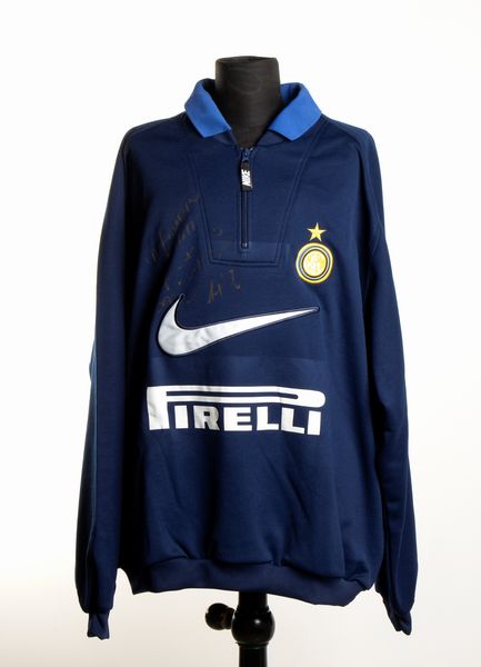 Calcio, Italia, FC INTER tuta autografata Zamorano  - Asta Antique Toys & Sports Memorabilia - Associazione Nazionale - Case d'Asta italiane