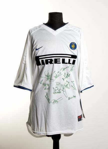 Calcio, Italia, FC INTER maglia autografata  - Asta Antique Toys & Sports Memorabilia - Associazione Nazionale - Case d'Asta italiane