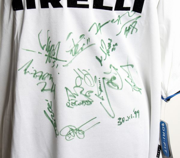 Calcio, Italia, FC INTER maglia autografata  - Asta Antique Toys & Sports Memorabilia - Associazione Nazionale - Case d'Asta italiane