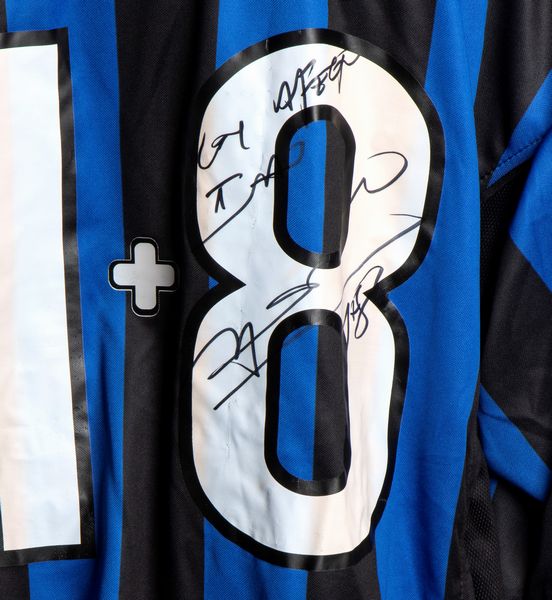 Calcio, Italia, FC INTER, maglia autografata Zamorano  - Asta Antique Toys & Sports Memorabilia - Associazione Nazionale - Case d'Asta italiane