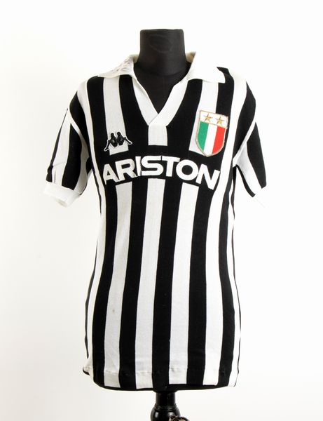 CALCIO, Platini Michel, maglia Juventus  - Asta Antique Toys & Sports Memorabilia - Associazione Nazionale - Case d'Asta italiane