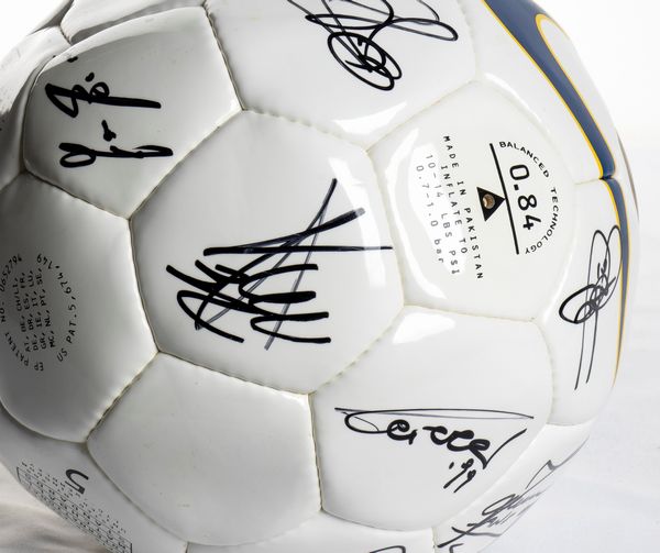 Calcio, Italia, pallone autografato FC INTER  - Asta Antique Toys & Sports Memorabilia - Associazione Nazionale - Case d'Asta italiane