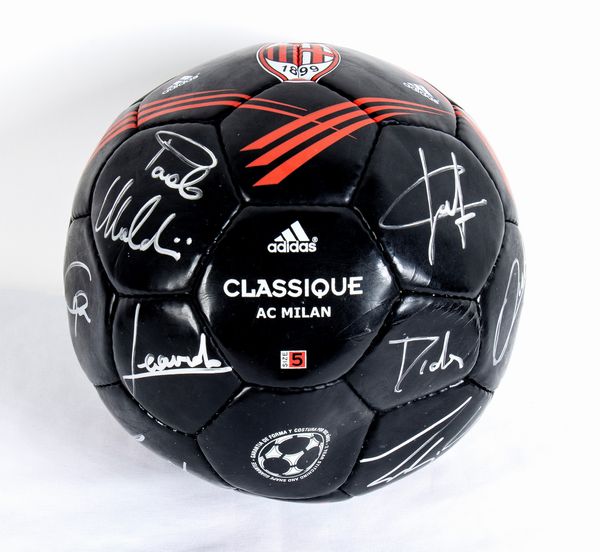 Calcio, Italia, pallone con autografi AC MILAN, anni 2000  - Asta Antique Toys & Sports Memorabilia - Associazione Nazionale - Case d'Asta italiane