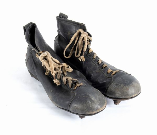 Calcio, scarpini in pelle, anni '40  - Asta Antique Toys & Sports Memorabilia - Associazione Nazionale - Case d'Asta italiane