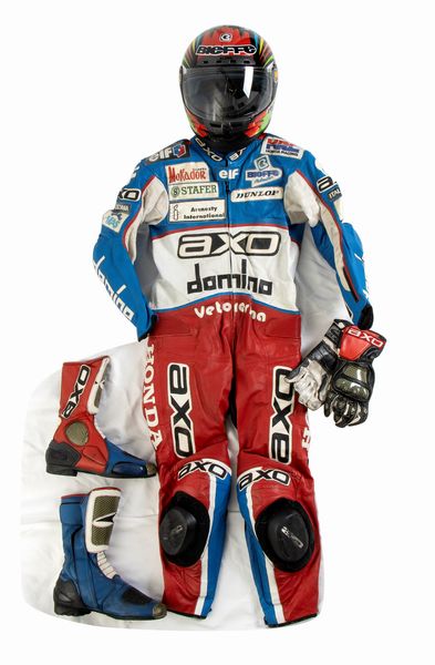 Motociclismo, Loris Capirossi , tuta da gara e casco autografati  - Asta Antique Toys & Sports Memorabilia - Associazione Nazionale - Case d'Asta italiane