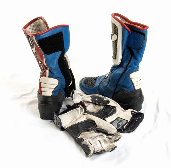 Motociclismo, Loris Capirossi , tuta da gara e casco autografati  - Asta Antique Toys & Sports Memorabilia - Associazione Nazionale - Case d'Asta italiane