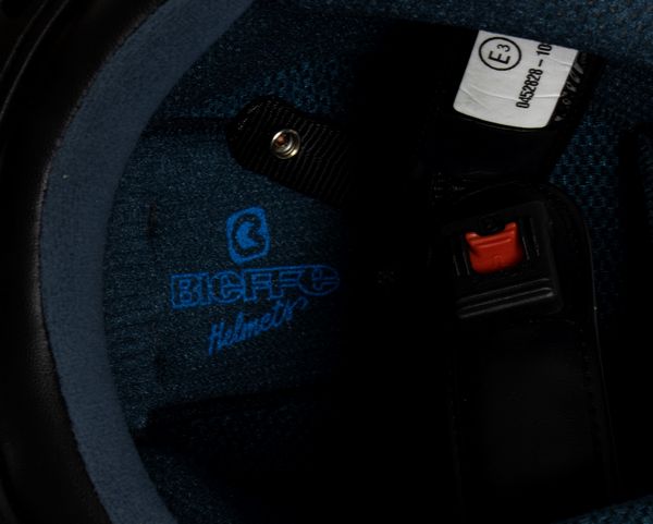 Motociclismo, Loris Capirossi , tuta da gara e casco autografati  - Asta Antique Toys & Sports Memorabilia - Associazione Nazionale - Case d'Asta italiane