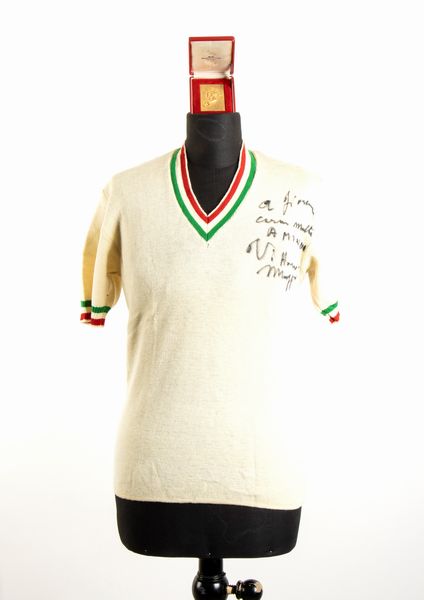 Atletica, Italia, Maggioni Vittorio, maglia campione 1951  - Asta Antique Toys & Sports Memorabilia - Associazione Nazionale - Case d'Asta italiane