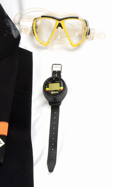 SUB Umberto Pellizzari , tuta immersione Record  - Asta Antique Toys & Sports Memorabilia - Associazione Nazionale - Case d'Asta italiane